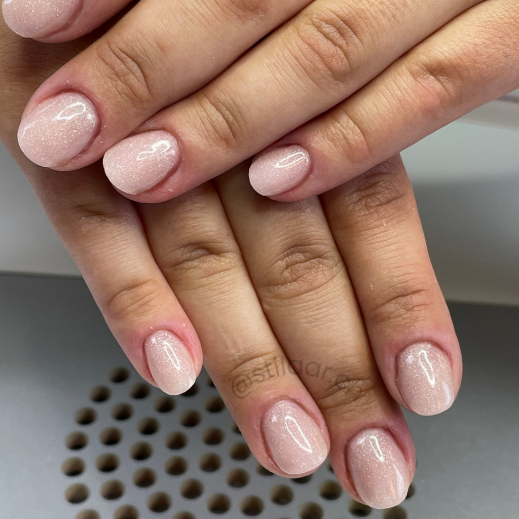 Onychophagie, Nägelkauen professionell behandeln, als Nageldesignerin in der Schweiz